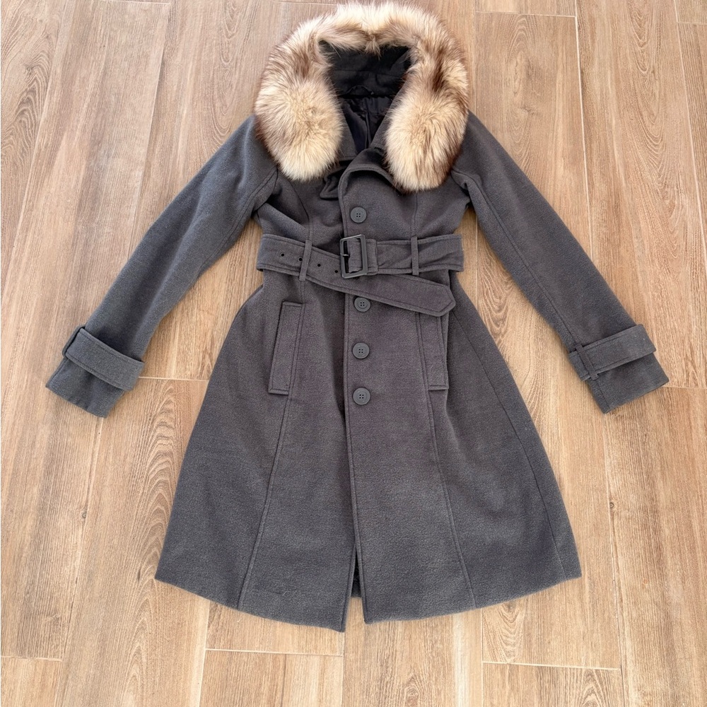 Chic Gray Trench Coat with Faux Fur Collar